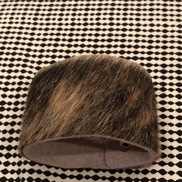 Made 🇺🇸 Cowhide Cuff Bracelet - Picture 2 of 6